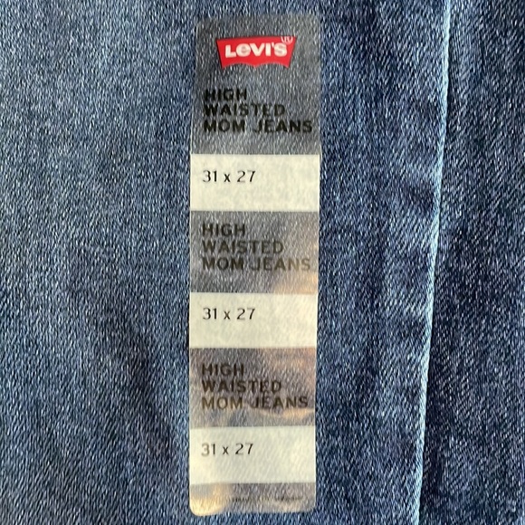 Levi’s Mom Jeans- High Rise in Winter Cloud #hostpick - Picture 4 of 9